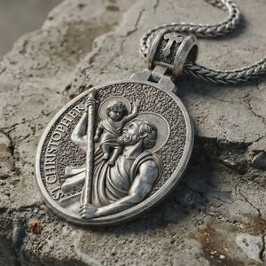 Hanger van sterling zilver met afbeelding van Sint Christoffel – katholieke beschermheilige van reizigers