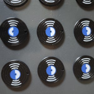 Elegant NFC Vinyl Keychain: Smart Tech Accessory for Digital Business Cards & RFID Interaction