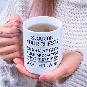 Pode incluir: Caneca de cer&acirc;mica branca com texto preto que diz "Scar on your chest? Shark attack, Alien Apocalypse, Top Secret Mission, Particularly Intense Game of Twister, Axe Throwing".
