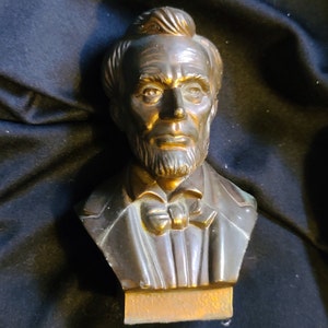 Lincoln Bust Figurine Cast Metal