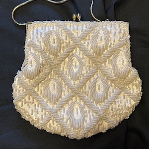 Vintage Faux Pearl Beaded Clamshell Clutch Handbag Wedding Prom Special Occasion Made in Hong Kong
