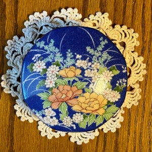 1980 Echo Takahashi Lidded Porcelain Trinket Box Dish Blue Floral Made in Japan READ