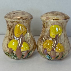 Iridescent Mushroom Salt and Pepper Shakers Large Stove Top Kitschy Cottagecore