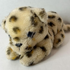 Vintage Dakin Cheetah Plush Blue Eyes Ground Nutshells Cat Stuffed Animal 1981 HTF