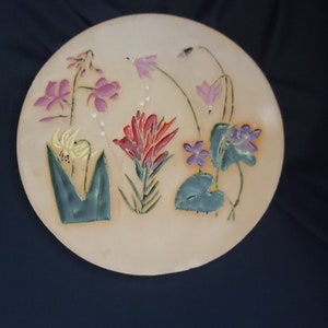 Fiori sollevati sottopentola in ceramica smaltata fatti a mano