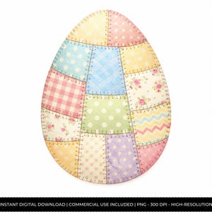 Puede incluir: Un diseño de huevo de Pascua en colores pastel. El huevo está compuesto por varios parches de tela en tonos rosa, amarillo, azul y verde, cada uno con un patrón diferente, incluyendo lunares, cuadros y estampados florales. Los parches están cosidos.