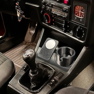 E30-Getränkehalter mit MagSafe-Ladegerät