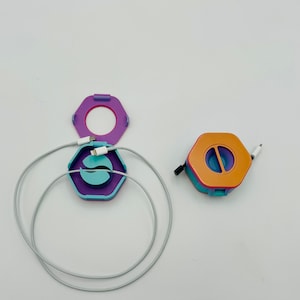 Cable winder - Cable organizer for twist-store - Cable travel accessory