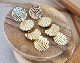 Gold shell earrings, shell drop earrings, beach earrings, tropical cruse earrings, sea earrings, gold vacation earrings, gift for her, gift