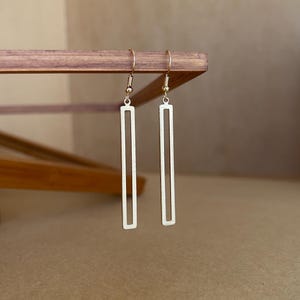 Long drop rectangle earrings, minimalist earrings, gold earrings, everyday geometric earrings, lightweight earrings, modern earrings, gifts