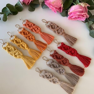 Keychain Macrame Bulk –  Keychain Wedding Favors, Boho Baby Shower Gifts, Handcrafted Customizable Keychains