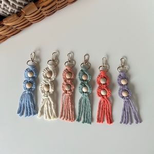 Beaded Macrame Keychain / Boho Keychain / Personalized Gift / Favors / Gift / Macramé Boho Keychain / Beaded-Wedding Favor