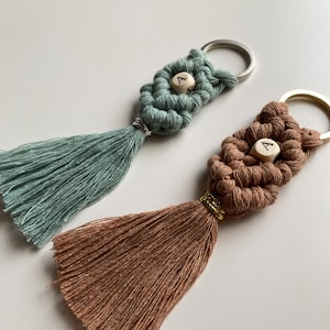 Personalized Macrame Keychains / Macrame Keychain / Wedding Favor / Boho Keychain / Baby Shower Favors / Gifts / Beaded Macrame Keychain