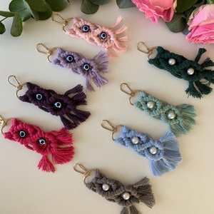 Personalized Macrame Keychain – Boho Wedding & Baby Shower Favors, Handmade Bag Charm Gift, Bulk Custom Party Favors
