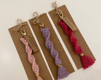 Macrame Keychain / Boho / Personalized Keychain / Wedding Favor / Baby Shower Favors / Gifts / Gifts For Guests / Colorful Keychain