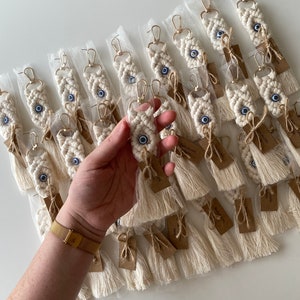 50 pezzi portachiavi Boho Macrame / portachiavi fatti a mano bomboniere regalo per gli ospiti / portachiavi Macrame con design personalizzato - portachiavi in cotone - spedizione gratuita