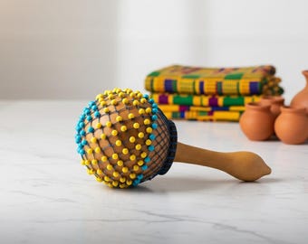 巨大なアフリカのシェルシェイカー、シェケレひょうたんラトル