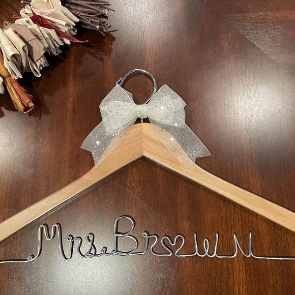 Wedding hanger| Custom wire hanger|bridal hanger|Wedding gown hanger|Personalized wedding hanger| Name hanger, Valentine's Day Gift for her