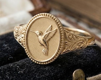 Vintage Style Signet Ring, Gold Hummingbird Ring, Dainty Gold Bird Ring, Engraved Bird Signet Ring, 14K Gold Nature Inspired Boho Jewelry