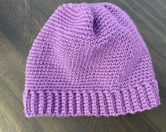 Gorro de crochet morado para adultos (talla grande y mediana)