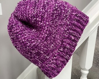 Gorro de crochet morado con motas (varios tamaños)