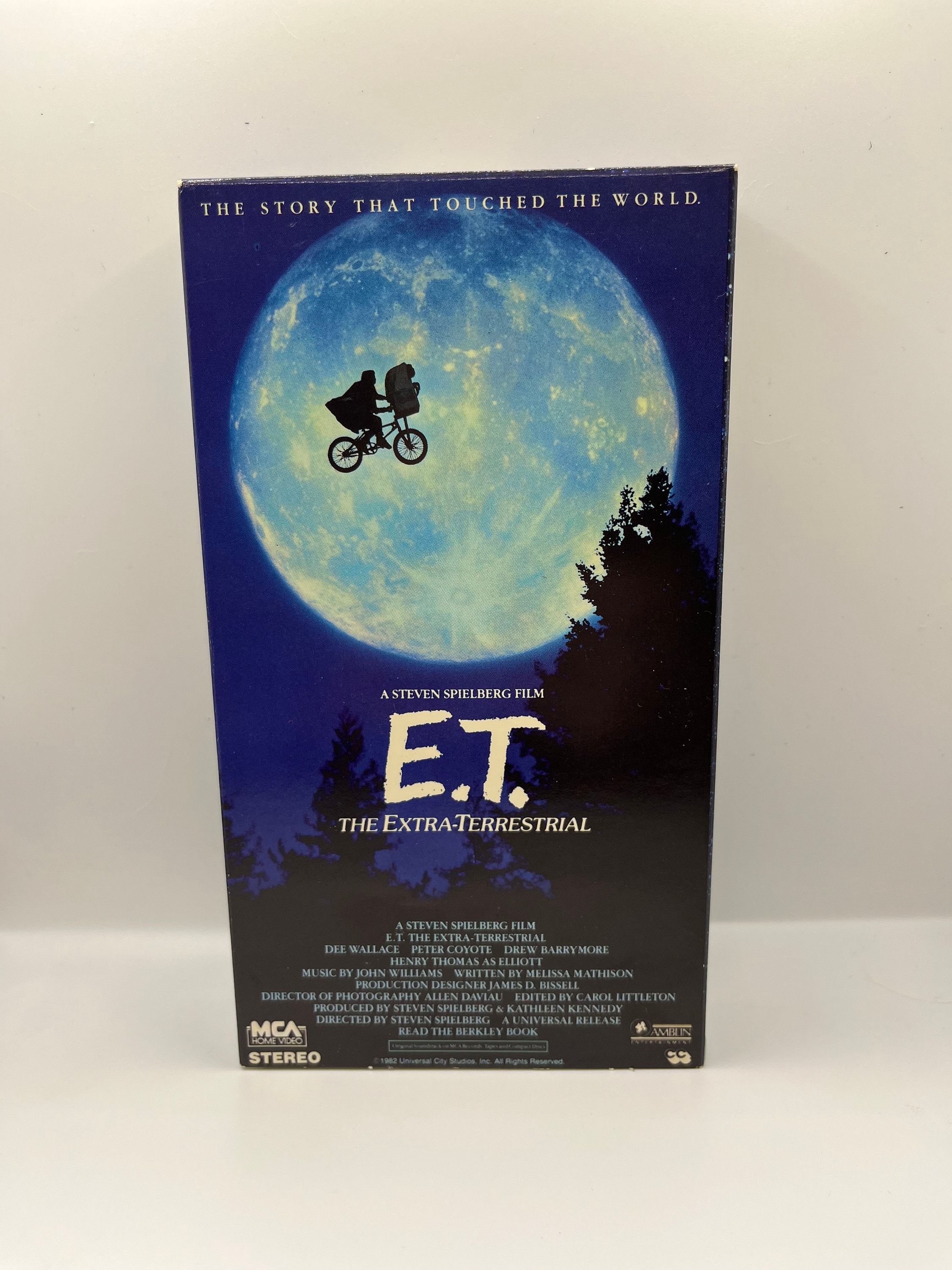 初版set E.T. THE EXTRA-TERRESTRIAL /E.T.グリ Amazon.com: E.T. The Extra-Terrestrial : Steven Speilberg