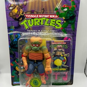 Figura de acción vintage de 1994 de Metaluna Mutant Raphael de las Tortugas Ninja Adolescentes Mutantes de Universal Monsters - SELLADA EN TARJETA