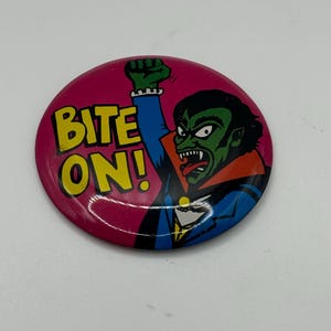 Vintage Topps Batty Buttons Universal Monsters Pin/Button - Dracula Bite On