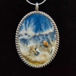 Oval Beach/Ocean Pendant with seashell and starfish