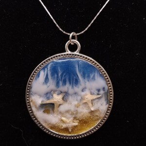 Round Flat Beach/Ocean Pendant with 3 starfish