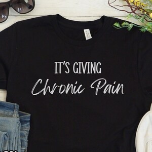 Autoimmune Shirt Chronic Pain Tshirt Invisible Illness T-shirt Funny Autoimmune Gift Invisible Disability Awareness It&#39;s Giving Chronic Pain