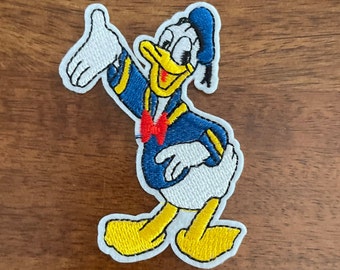 Iron on patches - MICKEY & FRIENDS DONALD DUCK Disney - blue - 6,5x5,8cm  - Application Embroided badges