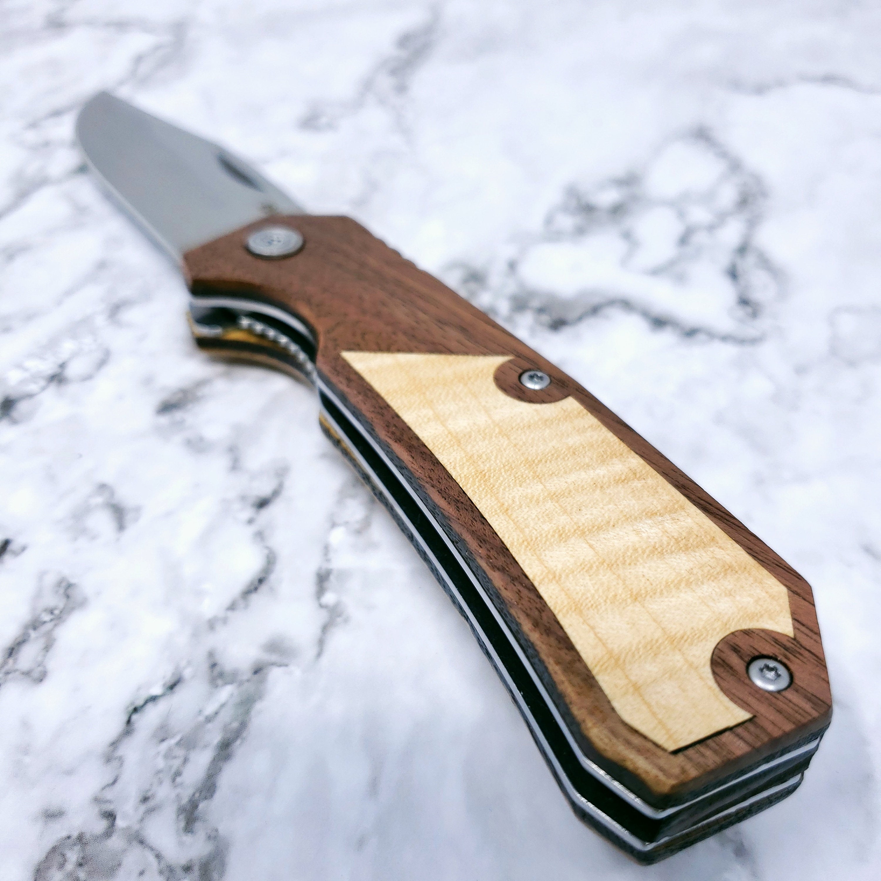 Walnut Handle With a Curly Maple Veneer Inlay buck Knives Matrixx 3.3