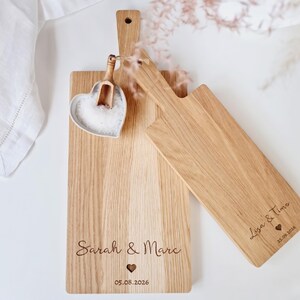 Hochzeitsgeschenk personalisiert - Geschenk zur Hochzeit Standesamt Verlobung - Schneidebrett Eiche - Hochzeitsgeschenke für das Brautpaar