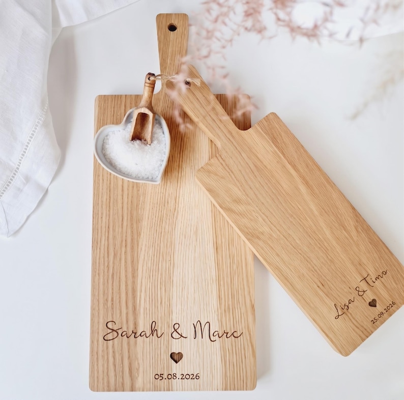 Hochzeitsgeschenk personalisiert - Geschenk zur Hochzeit Standesamt Verlobung - Schneidebrett Eiche - Hochzeitsgeschenke für das Brautpaar