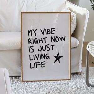 Arte imprimible femenino de moda, impresión Kardashian de la vida viva, tipografía en blanco y negro, arte de la pared del dormitorio sala de estar arte de la pared citar cartel impreso