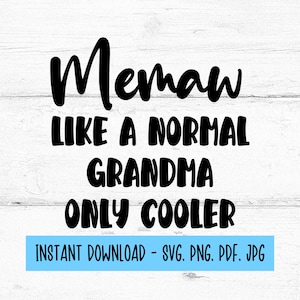 以下が含まれることがあります： 白い木製の背景に黒いテキストで「Memaw like a normal grandma only cooler」と書いてあります。テキストは太字で手書きです。テキストの下には、白いテキストで「INSTANT DOWNLOAD - SVG. PNG. PDF. JPG」と書かれた青い長方形があります。