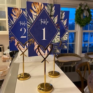 Plaatskaarthouders goud hart, roestvrijstalen houders, gouden standaard, tafelnummerstandaard, bruiloftdecor, feestdecor, kaarthouders zittend