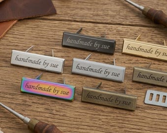 Etiquetas personalizadas para bolsas con soporte, 36 x 12 mm, etiquetas rectangulares de metal en varios colores, texto grabado con láser, etiquetas personalizadas hechas a mano.
