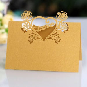 Tarjeta de asiento con rosas doradas para boda, tarjeta de mesa hueca con láser, tarjeta de nombre con estampado de rosas, decoración para fiesta de boda