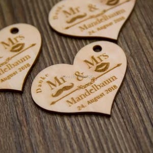 Etichette per matrimonio a forma di cuore in legno tagliato al laser, bomboniere rustiche personalizzate per il coniuge e la signora, etichette per matrimonio, decorazioni in legno per bomboniere