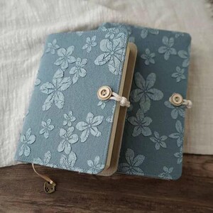 Libro encuadernado con hilo y hojas sueltas tamaño A5/A6, con flores 3D revestidas de tela, manual literario vintage, bloc de notas portátil hecho a mano.
