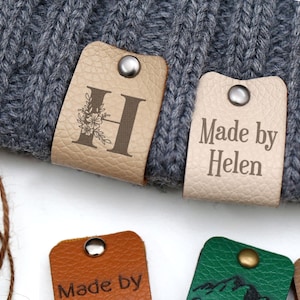 Etichette personalizzate per articoli lavorati a maglia, etichette fatte a mano con monogramma, etichette all'uncinetto con rivetti, etichette in similpelle, etichette in pelle avvitata