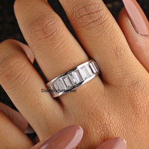 Channel Set Ring, halbe Eternity Band, Moissanite Verlobungsring, Stapelbar Band, Baguette Cut, 14K Weißgold Bandring