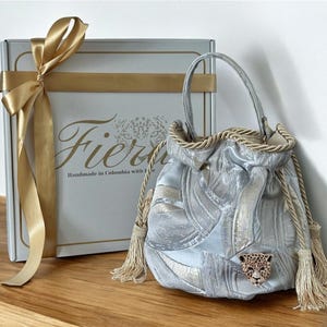 Handgefertigte Crossbody-Tasche - Einzigartige Beuteltasche für Frauen - Kolumbianische Handwerkskunst - Minimalistische Boho-Handtasche - Geschenk für Mama - Handgefertigte Handtasche