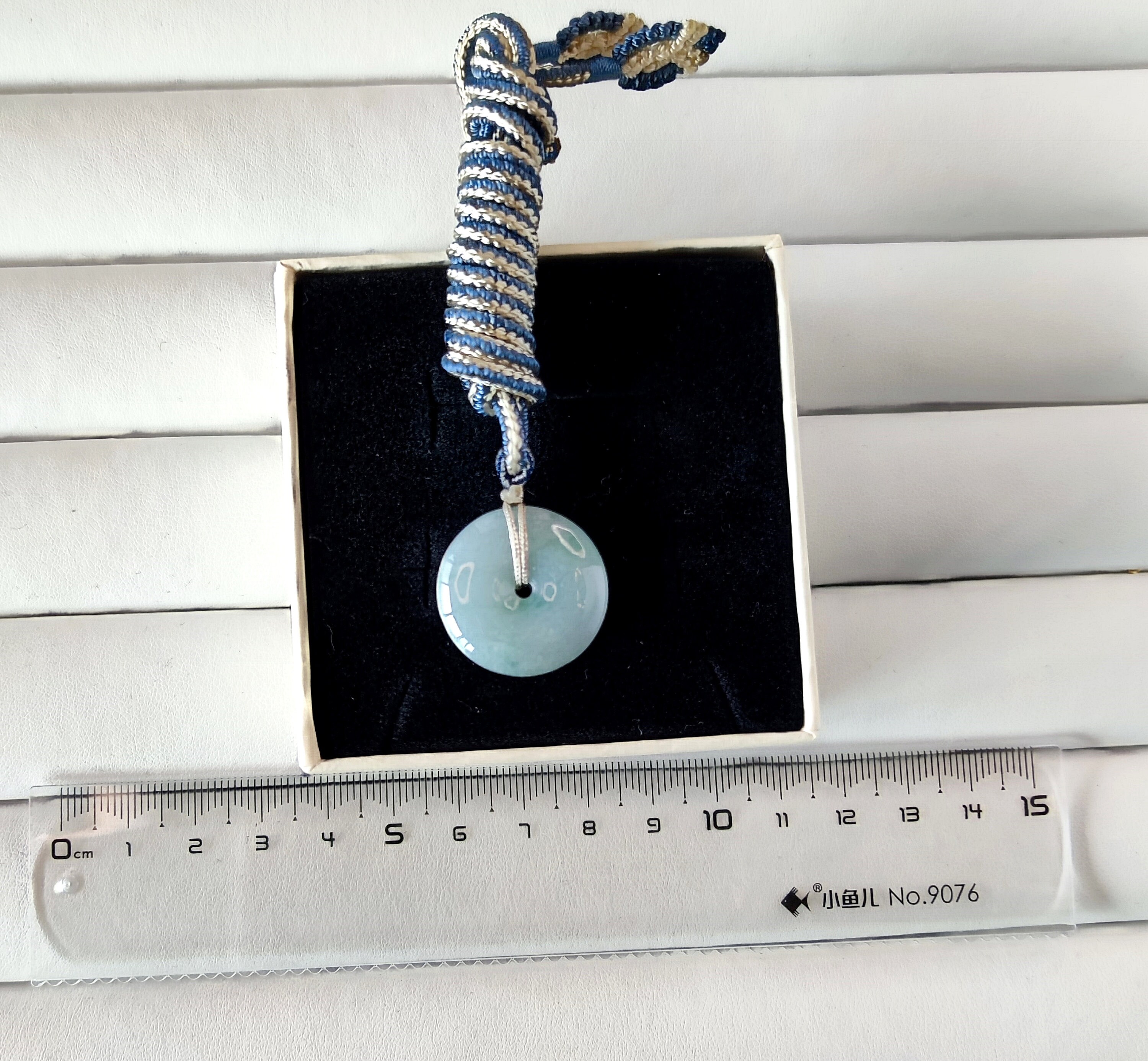 ビルマ翡翠ペンダントネックレス：本物のドーナツ型翡翠、グレードA