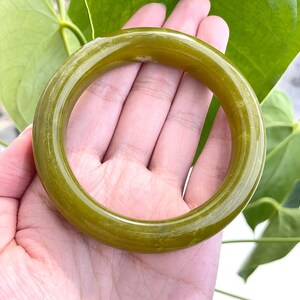56 mm naturlig grön jadearmband med serpentin ädelsten grad A
