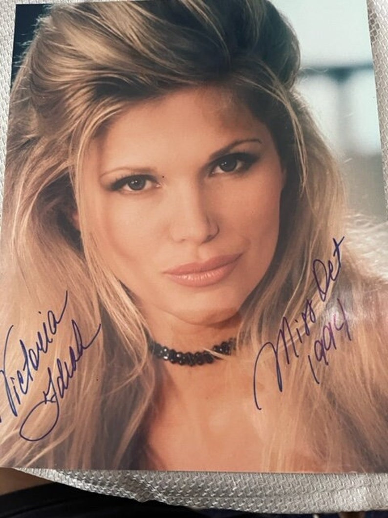 Playboy Model Victoria Zdrok Playmate of October 1994 Autographed Photo