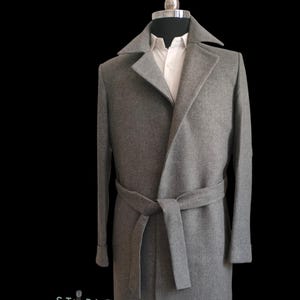 Men&#39;s Light Grey Overcoat Wool Knee Length Longocoat With Belt  Casual Long Coat Trench Coat Winters Wear Coat For Men.