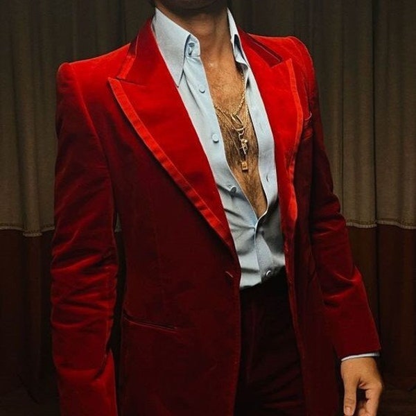 Men's Red Velvet Suit 2 Piece Peak Lapel Suit Perfect Wedding Suit One Buttons Suit For Men.